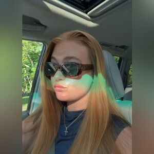 Meet your Posher, Hillary